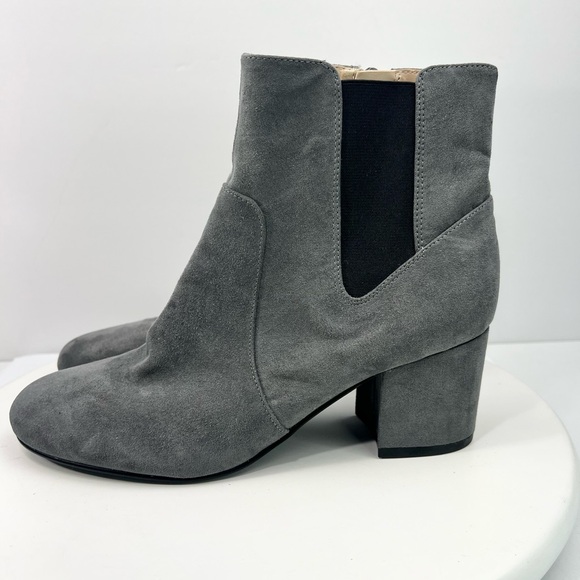 Nine West Ankle Boots Women’s Gray Suedette Quamra Block Heel Size 8 NEW Booties - Picture 1 of 11